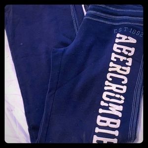 Abercrombie  blue sweat pants size (S)